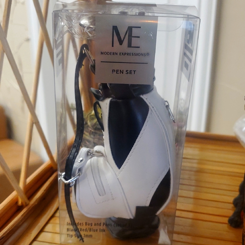 Modern Expressions Golf Shape  Black and White Pen Set